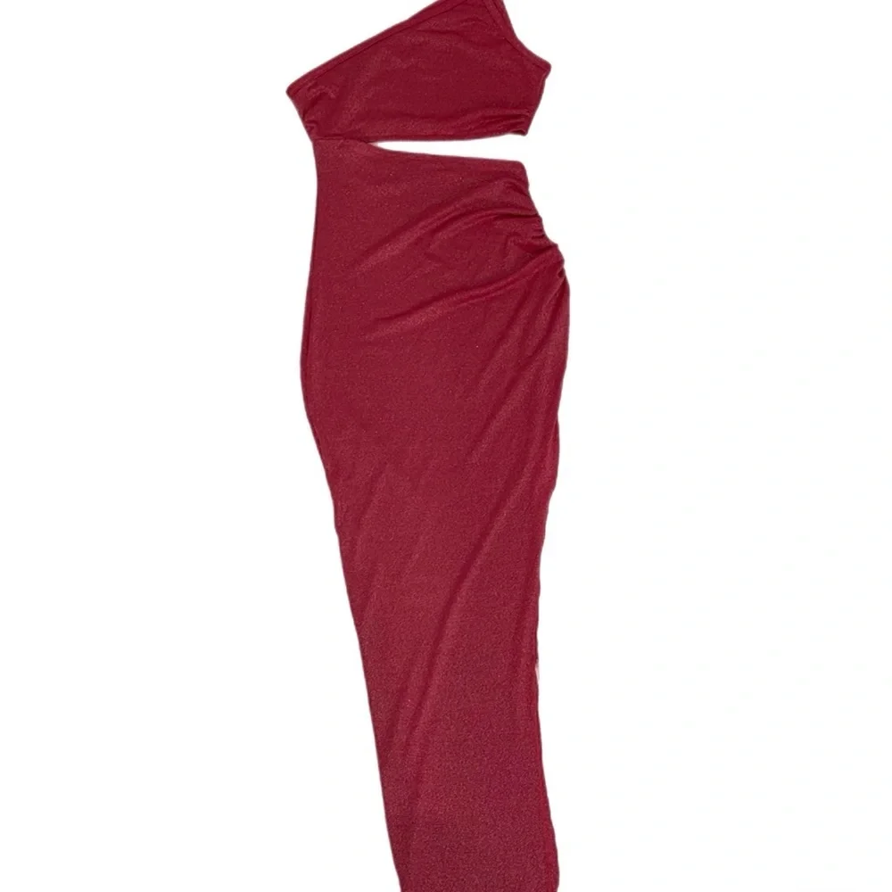 Chic One-Shoulder Red Dress - Picture 1 of 4